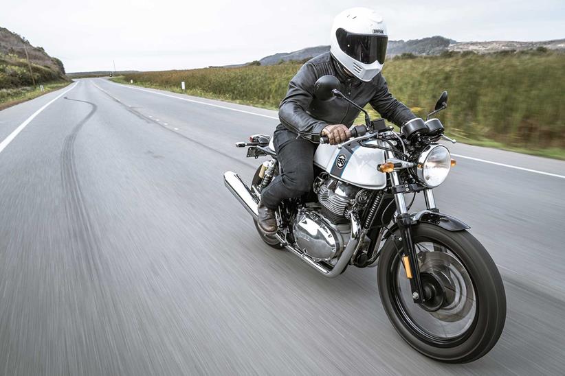 moto en carretera