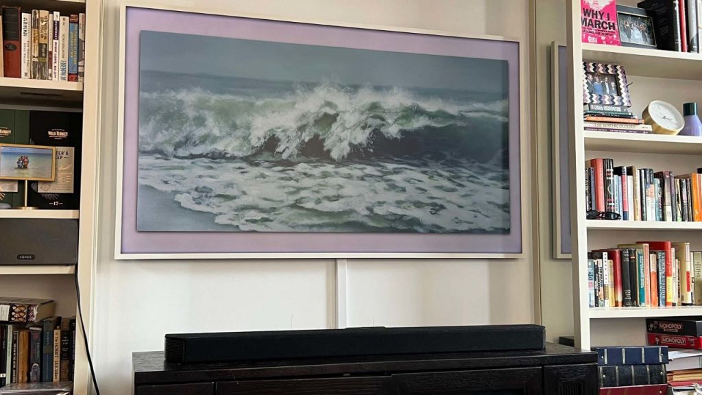 frame tv con pintura de olas