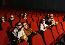 personas en la sala de cine